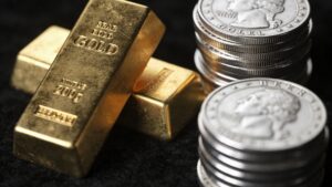 Silver vs Gold: Key Differences Every Investor Needs to Know